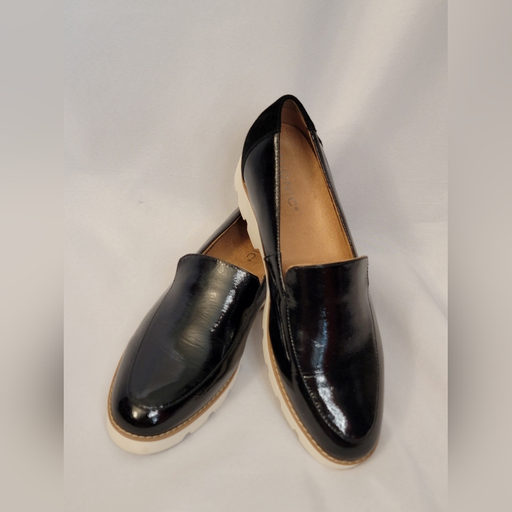 Vionic Kensley Black Patent Slip-On Loafers with Contrast Sole Size 9.5
